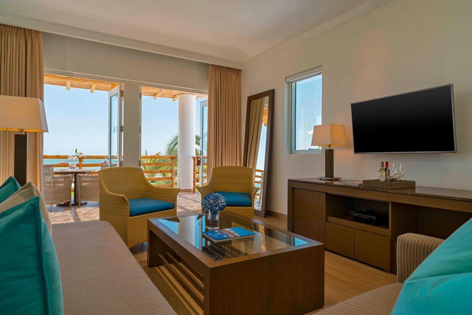 Solarium, Larger Suite, 1 King, Sofa Bed, Oceanfront