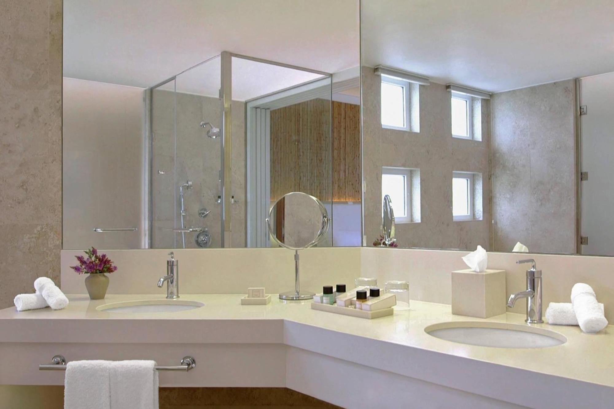 Deluxe Guest Room, 1 King, Oceanfront,1632999078:JPEG