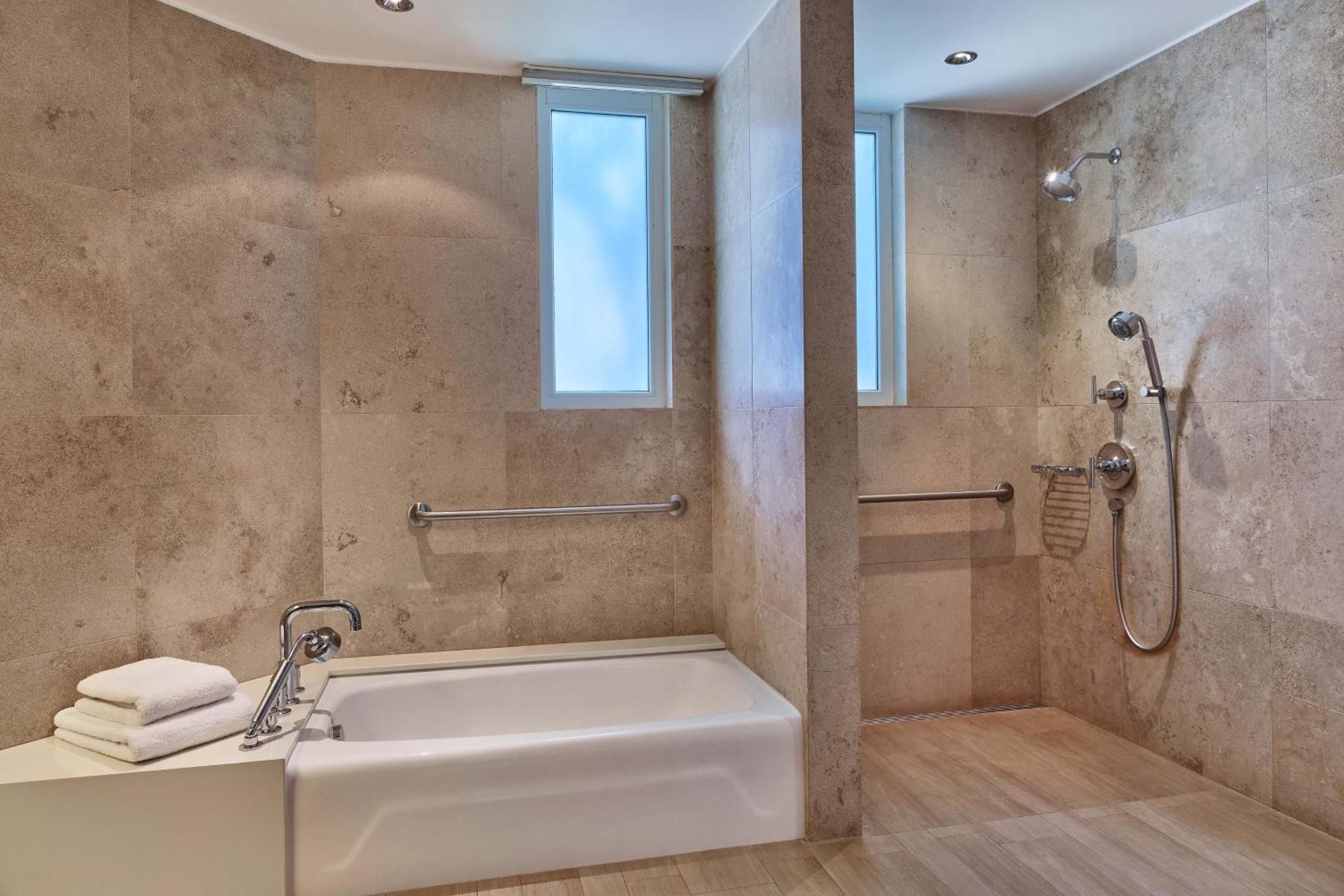 Deluxe Guest Room, 1 King, Garden View,1632999078:JPEG